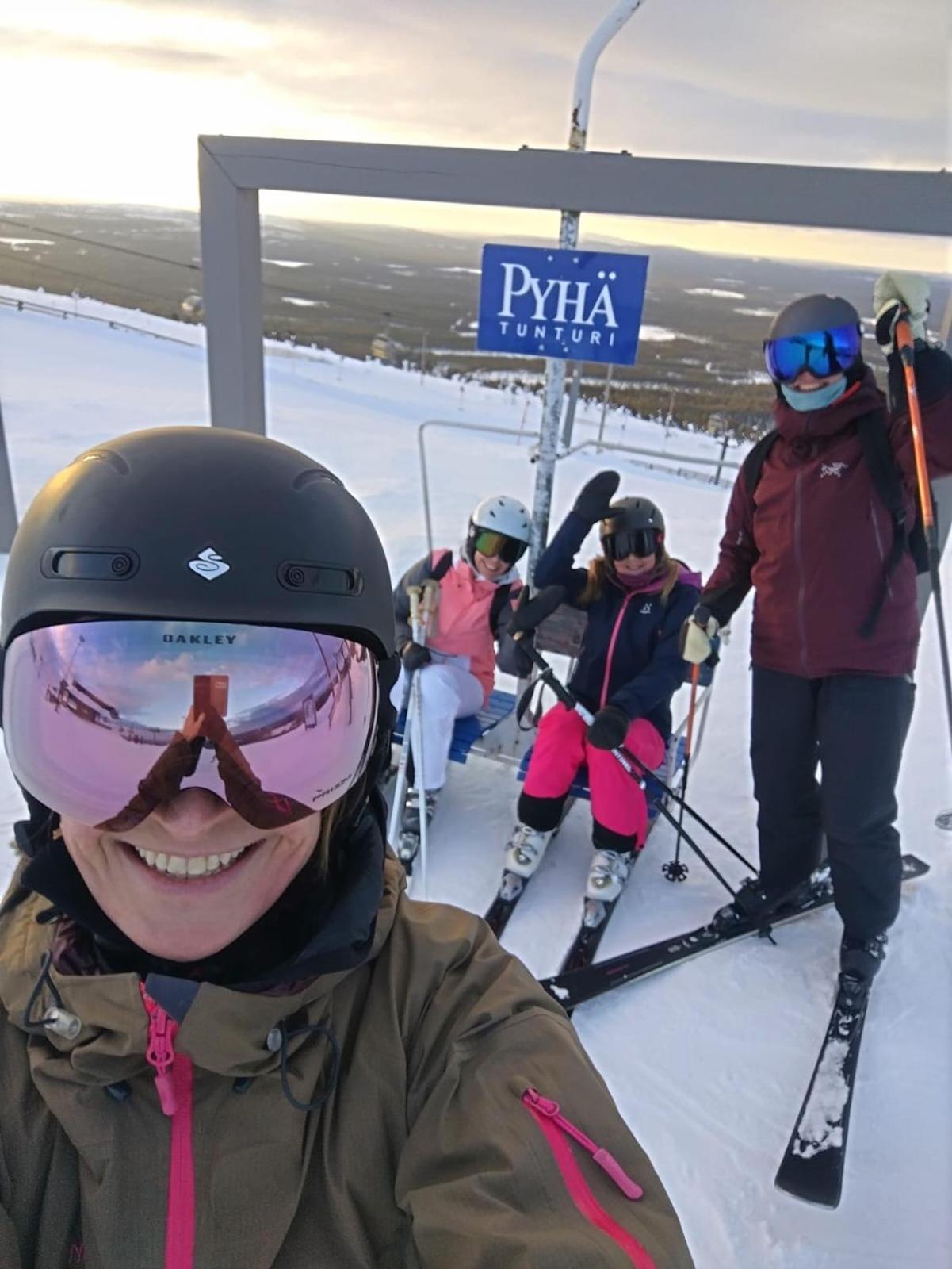 Porthos Ski-in With Private Hot Tub And Sauna In Lapland Pyhatunturi